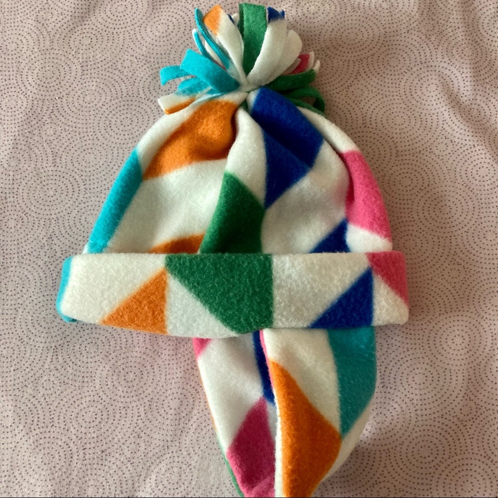 Baby winter hat fleece gender-neutral colorful print with chin-strap 3-4 months